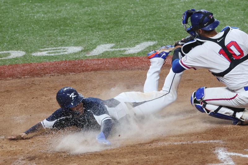 The national baseball team on Oct. 7 defeated Taiwan, 2-0, in the Asiad final at Shaoxing Baseball and Softball Sports Centre in Shaoxing, located southeast of the main host city Hangzhou, for their fourth straight title in the competition.