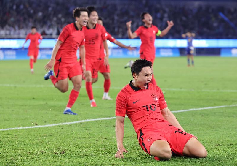 Striker Cho Young-wook on Oct. 7 celebrates his winning goal in the men's soccer finals versus Japan at Huanglong Sports Centre Stadium. 