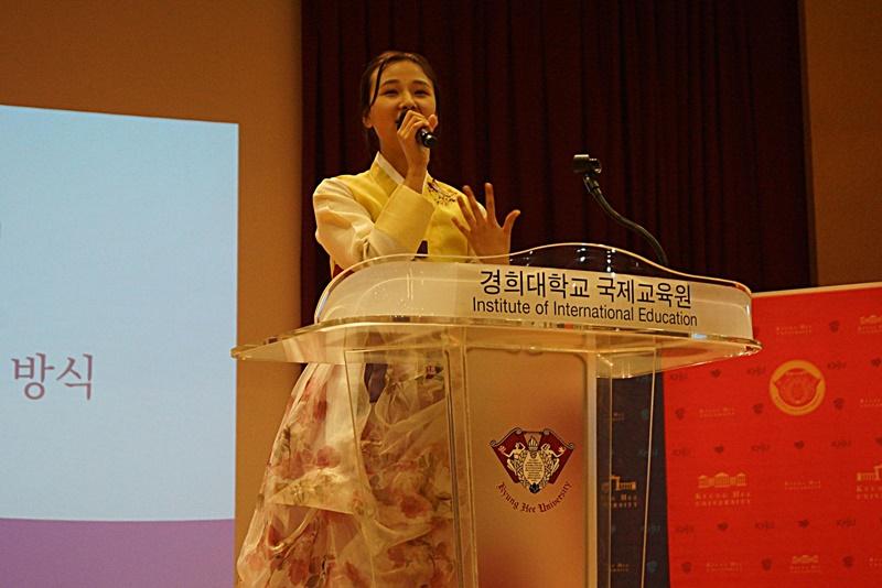 Contestant Aziza Samanchieva from Kyrgyzstan on the afternoon of Oct. 19 delivers a speech in the final round of the 25th World Korean Language Speech Contest for Foreigners at Crown Concert Hall of Kyung Hee University in Seoul's Dongdaemun-gu District. 