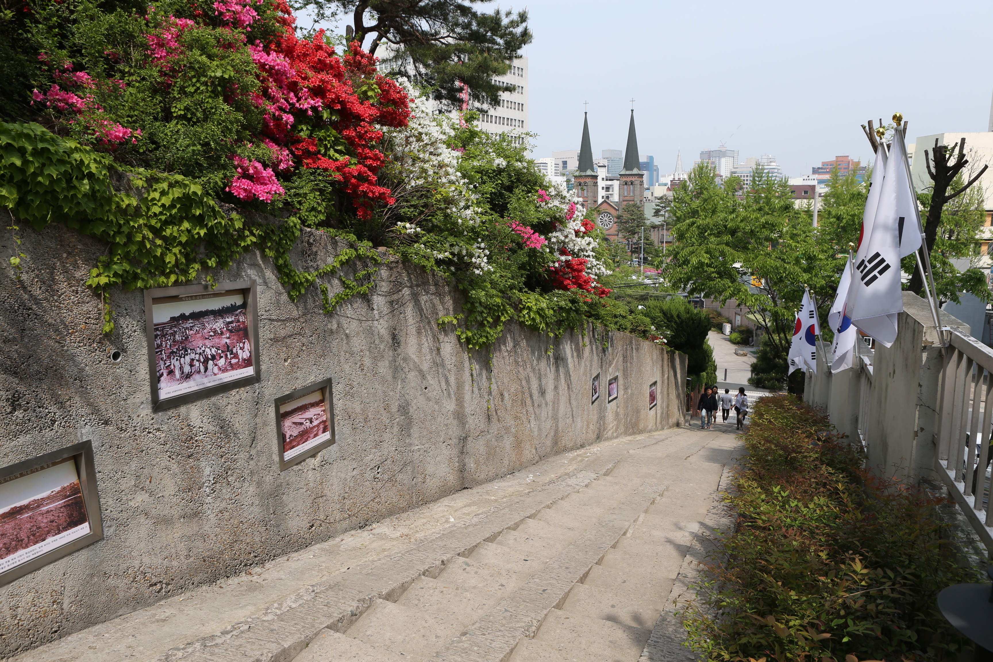 March First Independence Movement Road in Daegu's Jung-gu District is where students on March 1, 1919, crossed to evade police surveillance on their way to protest Japanese occupation of the Korean Peninsula. (Jung-gu District Office)