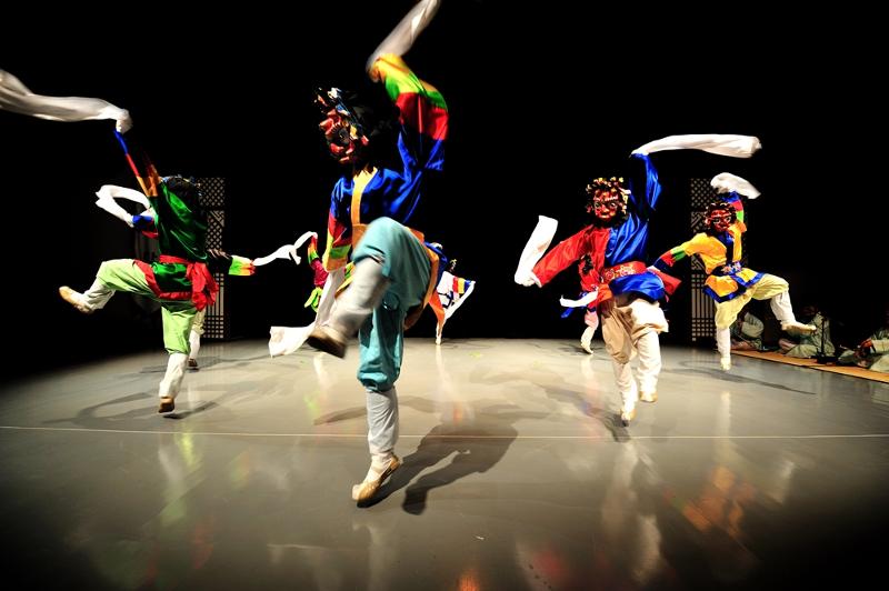 The National Folk Museum of Korea in Seoul hosts events to celebrate Dongji (winter solstice), the 22nd of the nation's 24 traditional solar terms. Bongsan talchum (mask dance) dancers perform at the museum's main building.