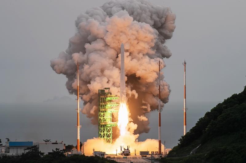 The domestically developed space rocket KSLV-II, aka Nuri, on May 25 blasts off from Naro Space Center in Goheung-gun County, Jeollanam-do Province. (Korea Aerospace Research Institute)