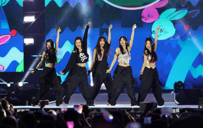 The Ministry of Culture, Sports and Tourism on Dec. 27 released four strategies for the nation to emerge as a global copyright power, outlining its vision and tasks for copyright policy. Seen is the girl group NewJeans on Aug. 11 performing at the concert 