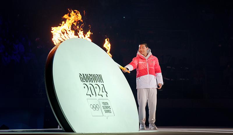 Freestyle skier Lee Jeong-min, the last torchbearer of Gangwon 2024, on Jan. 19 lights the Youth Olympic Cauldron at the tournament's opening ceremony held at the Gangneung Oval in Gangneung, Gangwon-do Province.
