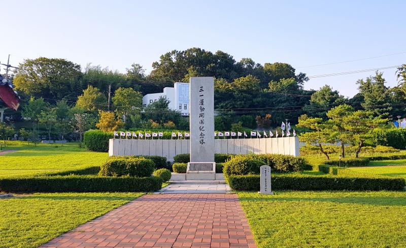The village of Jeam-ri in Hwaseong, Gyeonggi-do Province, is where the worst massacre during Japanese colonial rule of Korea occurred during the movement. A memorial tower for the movement's patriotic martyrs stands near Jeam-ri Protestant Church where the incident occurred. (Federation of Korea Culture Center's Local & Culture)