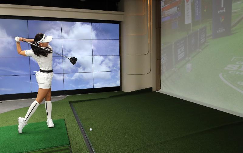 The nation leads the world in the number of applications for screen sports patents with a staggering 58.4% share. Shown is pro golfer Yoo Hyun-ju on Feb. 27, 2021, practicing her swing at the inaugural Korea-China Network Screen Golf Showdown at Golfzon Tower Seoul in Seoul's Gangnam-gu District. (Yonhap News)