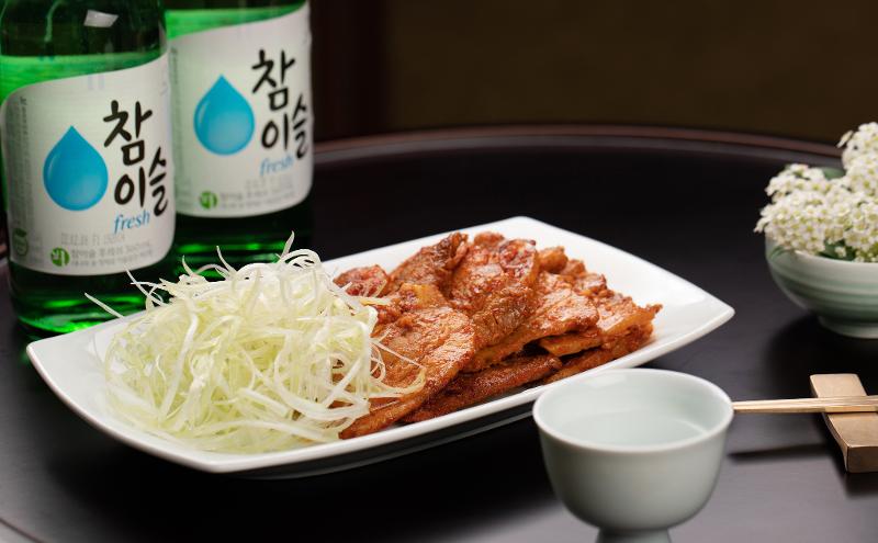 The U.S.-based news service Bloomberg on March 6 covered the surging popularity of Korea's most popular alcoholic beverage soju in the article headlined 