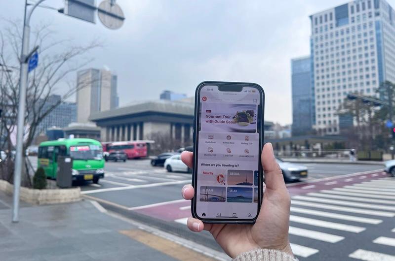 The global version of the restaurant reservation app Catch Table allows foreign tourists to make reservations at restaurants in Seoul. (Israa Mohamed)