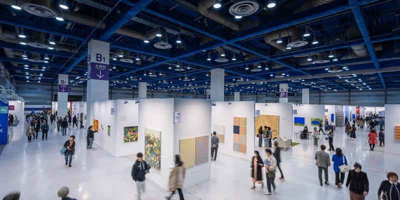 The domestic art market will greet spring this year with the major events Galleries Art Fair and Art Ono. Shown is the exhibition hall of this year's Galleries Art Fair at COEX Mall in Seoul's Gangnam-gu District. (Galleries Art Fair's official website)