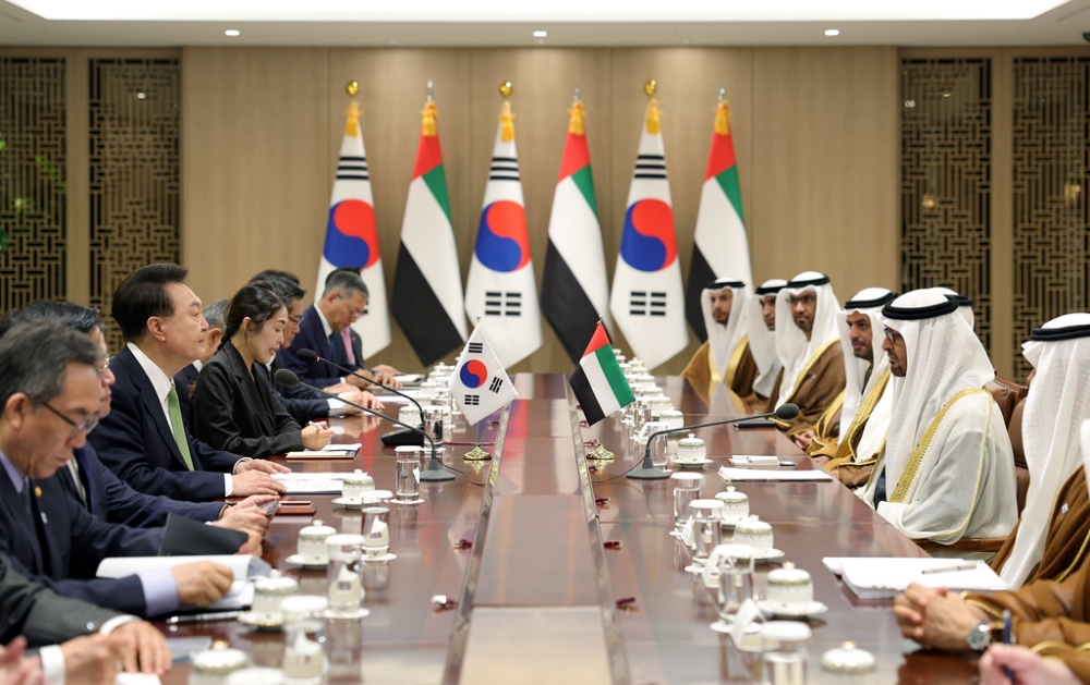 President Yoon Suk Yeol on May 29 holds a bilateral summit talks Sheikh Mohamed bin Zayed Al Nahyan, leader of the United Arab Emirates, at the Office of the President in Seoul. (Shin Yugyeong from Office of the President)  