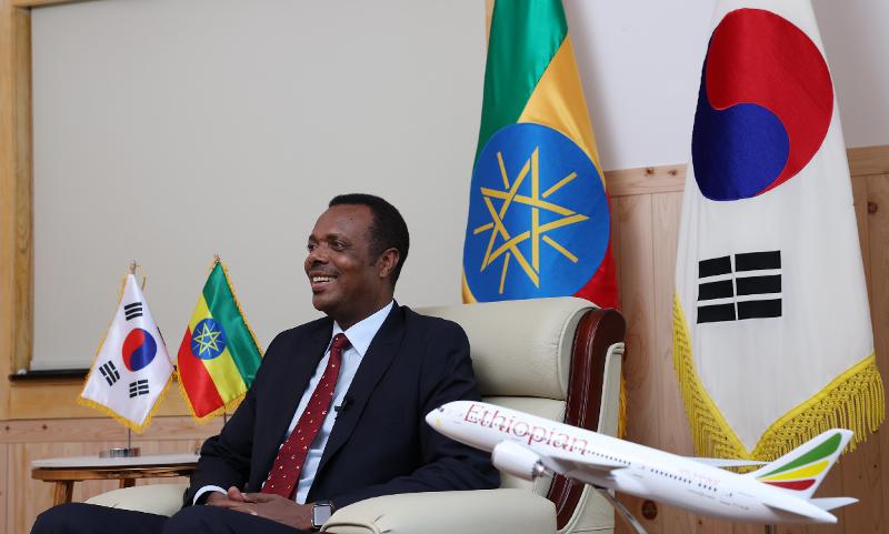 Ethiopian Ambassador to Korea Dessie Dalkie Dukamo on May 2 says higher trade volume between Korea and Ethiopia partly stems from advances in transportation and connectivity backed by Ethiopian Airlines, which has direct flights to and from Incheon International Airport.   