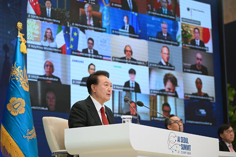 President Yoon Suk Yeol on May 21 chairs the leaders' session of the AI (Artificial Intelligence) Seoul Summit held in videoconference format at the state guesthouse Yeongbingwan of the former presidential compound of Cheong Wa Dae in Seoul. (Kang Min Seok from Office of the President) 