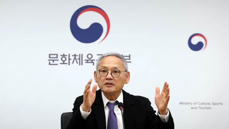 Minister of Culture, Sports and Tourism Yu In Chon on May 23 announces a strategy to promote international cultural policy at the conference room of the National Museum of Modern and Contemporary Art, Seoul in the capital's Jongno-gu District. (Jeon Han