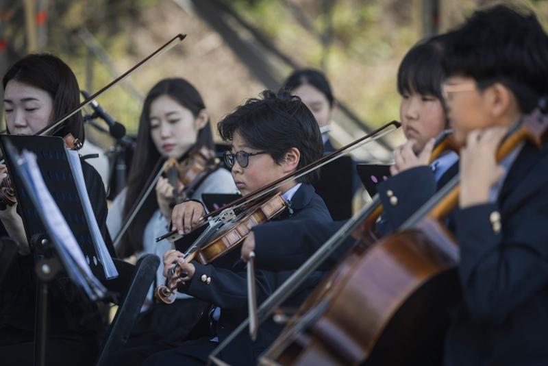 Gyechon Elementary School students on May 31 perform at the Gyechon Classic Festival.