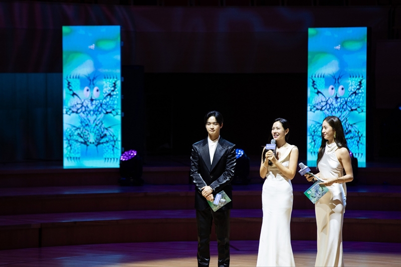 This year's Bucheon International Fantastic Film Festival runs from July 4-14 in and around Bucheon, Gyeonggi-do Province. Shown are the two emcees at the opening ceremony on July 4, actors Jang Dong-yoon (left) and Jung Soo-jung (right), speaking to actor Son Yejin, who is the subject of the event's retrospective this year. 