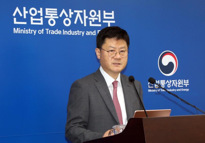 Choi Woo-seok, director-general of the Trade and Investment Division of the Ministry of Trade, Industry and Energy, on July 1 discusses the ministry report on last month's export and import trends at Government-Complex Sejong. (Yonhap News)