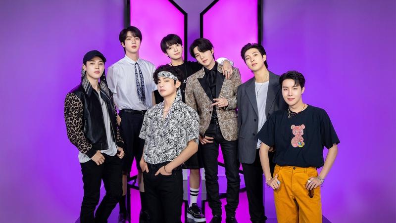 The Grammy Museum in Los Angeles will hold a K-pop exhibition featuring the stage clothes and photos of BTS, SEVENTEEN and other acts managed by the Korean entertainment agency Hybe. Shown is BTS in June 2022. (BTS' official Facebook) 