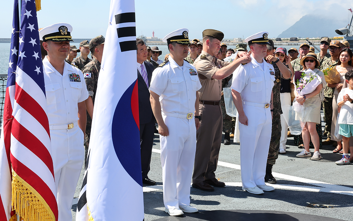 The Republic of Korea Navy on the morning of Aug. 2 aboard the frigate ROKS Gyeongnam holds the first ceremony for officer promotions of the U.S. Navy hosted on a domestic naval vessel at Busan Naval Base in Busan's Nam-gu District.  