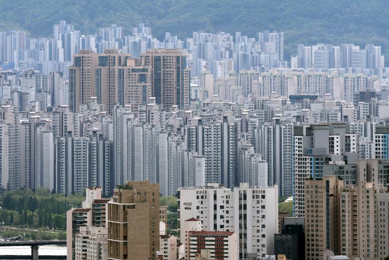Seoul, Daejeon, Busan and Daegu have made the list of the world's top 100 Science and Technology Clusters as ranked by the World Intellectual Property Organization, the Korean Intellectual Property Office said on Aug. 28. Shown is the cityscape of the capital as seen from Namsan Mountain. (Yonhap News)