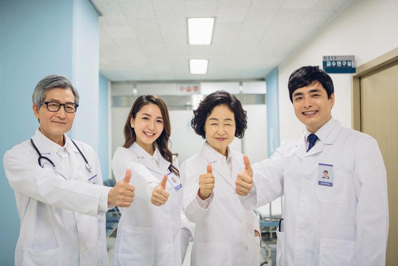 Asan Medical Center, Samsung Medical Center and Seoul National University Hospital are among the world's top 10 hospitals for oncology, according to Newsweek's 