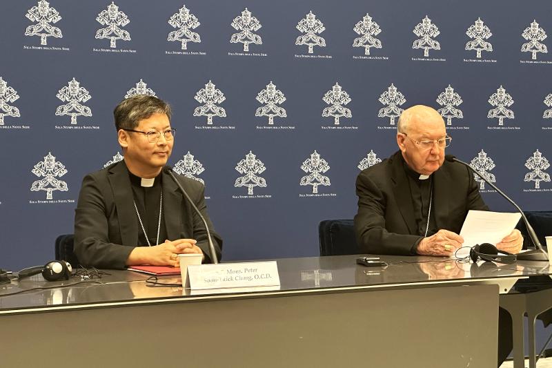 Seoul Archbishop Peter Chung Soon-taick (left), chairman of the organizing committee for the 2027 World Youth Day in Seoul, and Cardinal Kevin Farrell, prefect of the Vatican's Dicastery for the Laity, Family and Life, on Sept. 24 hold a news conference at St. Pius X Hall in Vatican City to announce the slogan and logo for the Seoul event. (Seoul Archdiocese) 
