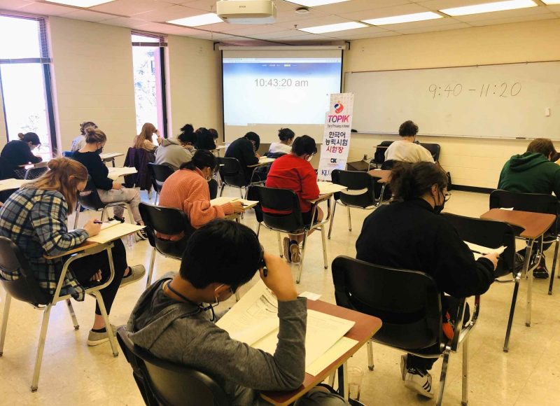 The number of times the internet-based format of the Test of Proficiency in Korean (TOPIK) is offered will be doubled next year to six. Shown is a scene from the 81st TOPIK on April 9, 2022, given at the University of Kansas in Lawrence, Kansas. (Chicago Korean Education Center)  