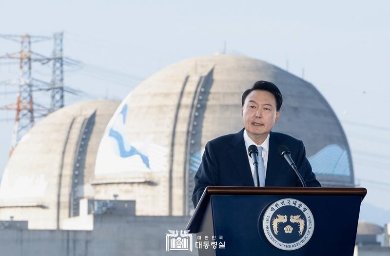 President Yoon Suk Yeol on Oct. 30 gives a congratulatory speech at events to mark the completion of the first two Shin-Hanul nuclear power plants and the groundbreaking for reactors Nos. 3 and 4 at the Hanul Nuclear Power Plant compound of Korea Hydro and Nuclear Power in Uljin-gun County, Gyeongsangbuk-do Province. (Office of the Pre
