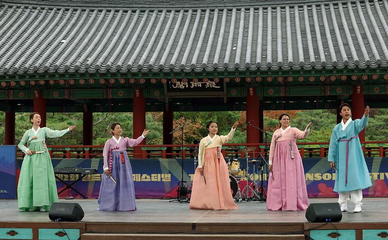 The Ojakgyo Bridge Project, a team of foreign pansori (traditional lyrical opera) singers, on Nov. 1 performs 