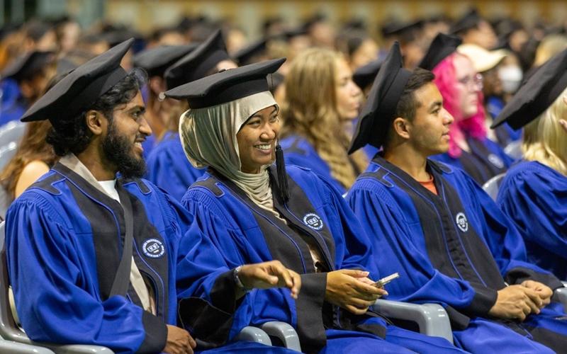 The Ministry of Education on Feb. 24 said evaluations of the International Education Quality Assurance System (IEQAS) last year showed that 158 general and vocational colleges and graduate schools with international students and 103 institutions with language programs for foreign learners received IEQAS accreditation. Shown are foreign students at last year's graduation ceremony of Hanyang University in Seoul. (Hanyang's official Facebook page)