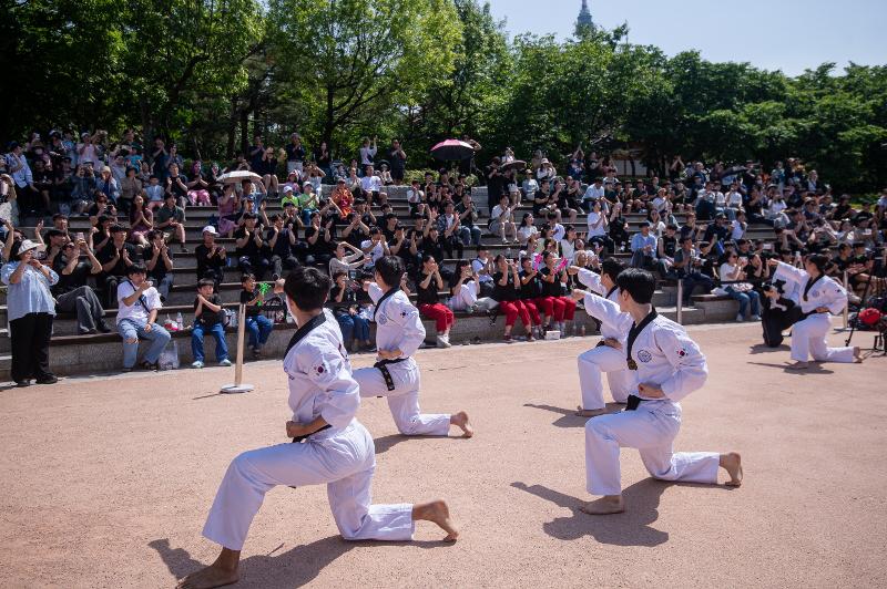 A demonstration team from the Kukkiwon, the headquarters of World Taekwondo in Seoul, on May 19 performs at Namsangol Hanok Village in Seoul's Jung-gu District. (Kukkiwon)