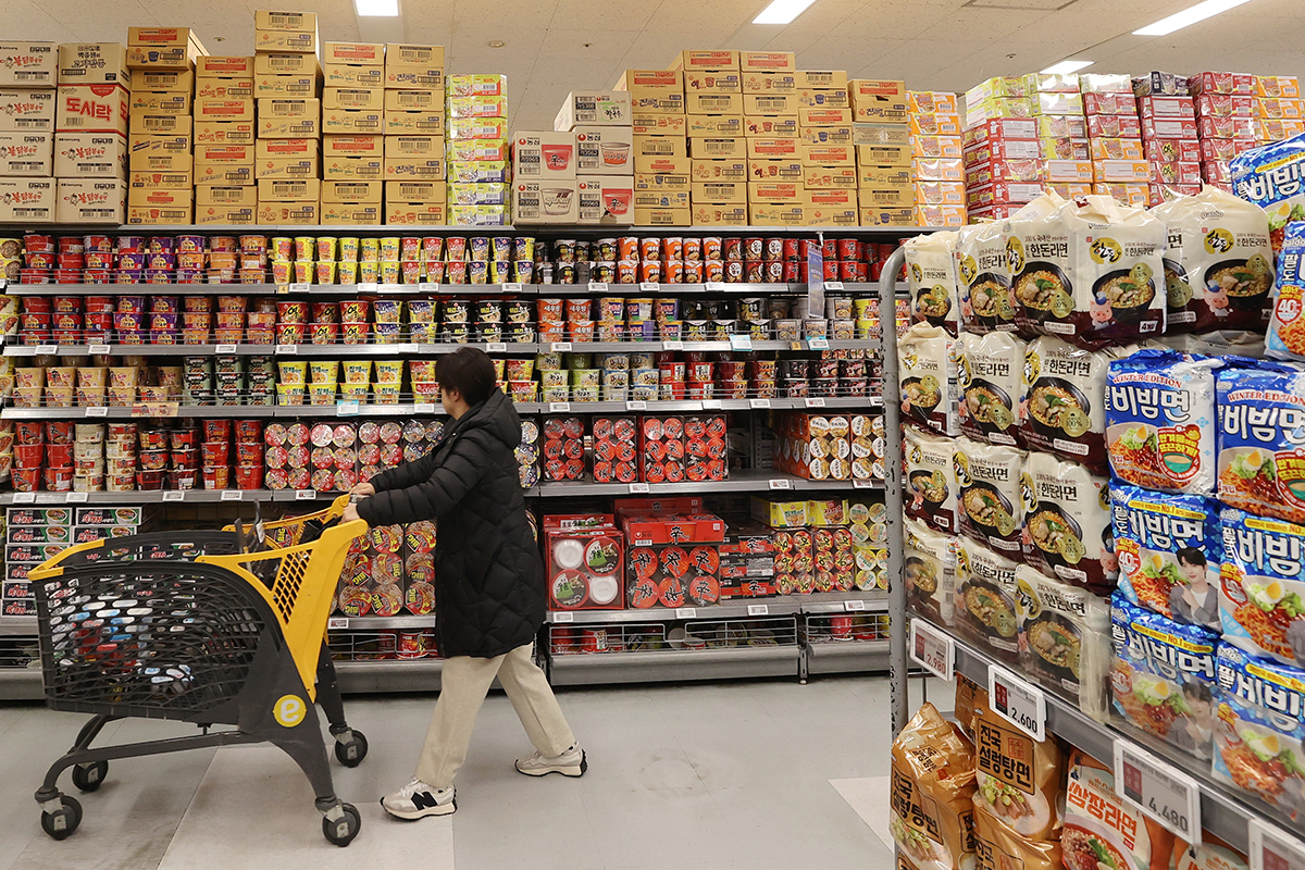 A shopper on Jan. 8 looks at the cup ramyeon (instant noodles) section of a hypermarket in Seoul. The Ministry of Agriculture, Food and Rural Affairs said agro-food exports last year tentatively reached an all-time high of USD 13.03 billion, up 6.1% from 2023. 
