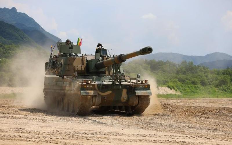 According to a recent report, Korea is the eighth most advanced nation in the world with regard to defense science and technology. The photo shows the country’s K9 self-propelled howitzer. (Official Facebook of Hanwha Aerospace)  