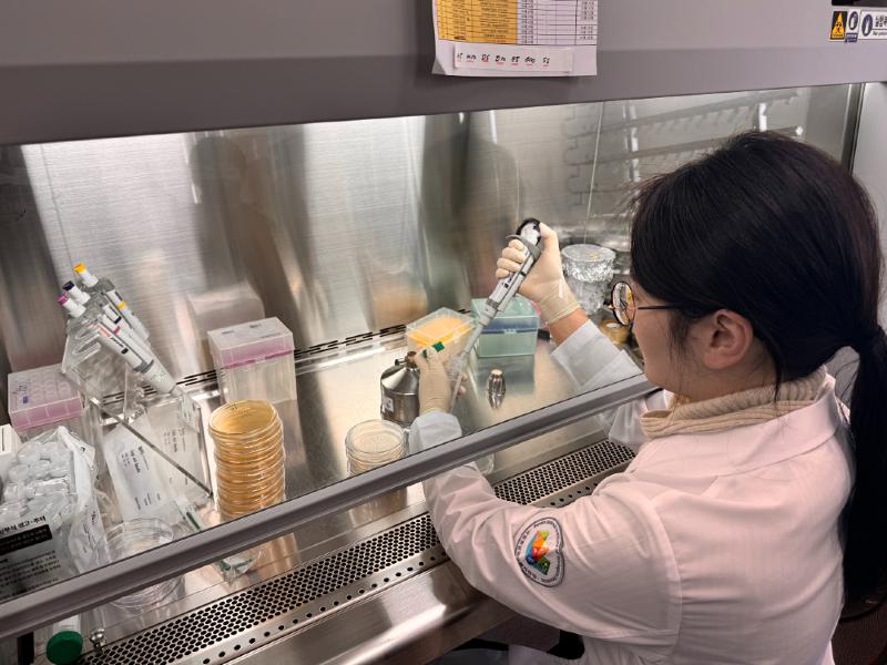 Using artificial intelligence, researchers through experiments quickly came up with 11 functional candidates for antibacterial substances from about 28,000 protein sequences to develop the antimicrobial peptide, which treats wounds and lung disease.  