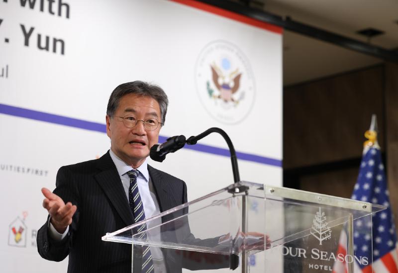 Joseph Yun, charge d'affairs of the U.S. Embassy in Seoul and acting U.S. ambassador to Korea, on March 18 speaks on boosting the bilateral alliance and cooperation at a luncheon hosted by the American Chamber of Commerce in Korea at Four Seasons Hotel Seoul in the capital's Jongno-gu District.  