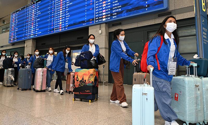 Philippine participants in the pilot project for foreign housekeepers of the Seoul Metropolitan Government on Aug. 6, 2024, enter Incheon International Airport. (Seoul Metropolitan Government)