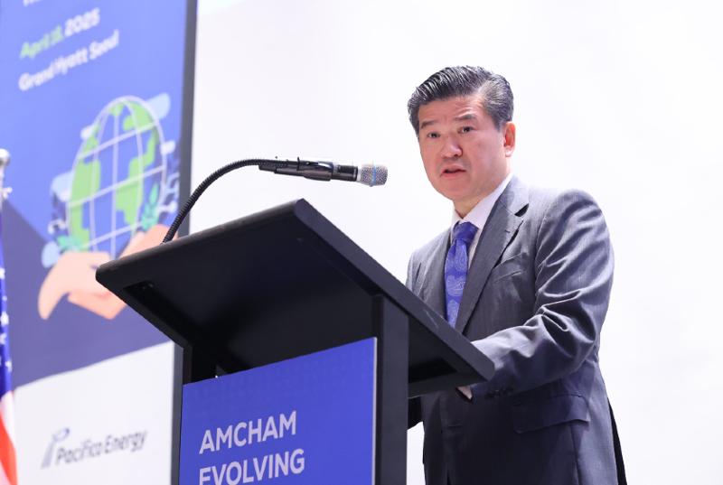 AmCham Chairman James Kim on April 18 says energy cooperation with the U.S. can contribute to bolstering bilateral investment and cooperation at a chamber-hosted energy forum at Grand Hyatt Seoul in the capital's Yongsan-gu District.  