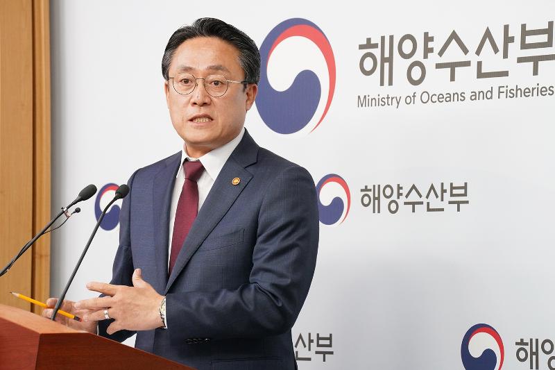 Minister of Oceans and Fisheries Kang Do Hyung on April 21 at Government Complex Sejong holds a news briefing on the upcoming Our Ocean Conference in Busan from April 28-30. (Ministry of Oceans and Fisheries)