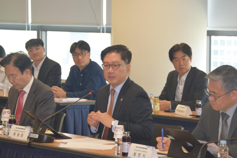 Vice Minister for Science, Technology and Innovation Ryu Kwang-jun on April 25 speaks at a meeting of a special committee on future talent of the Presidential Advisory Council on Science and Technology. (Ministry of Science and ICT)