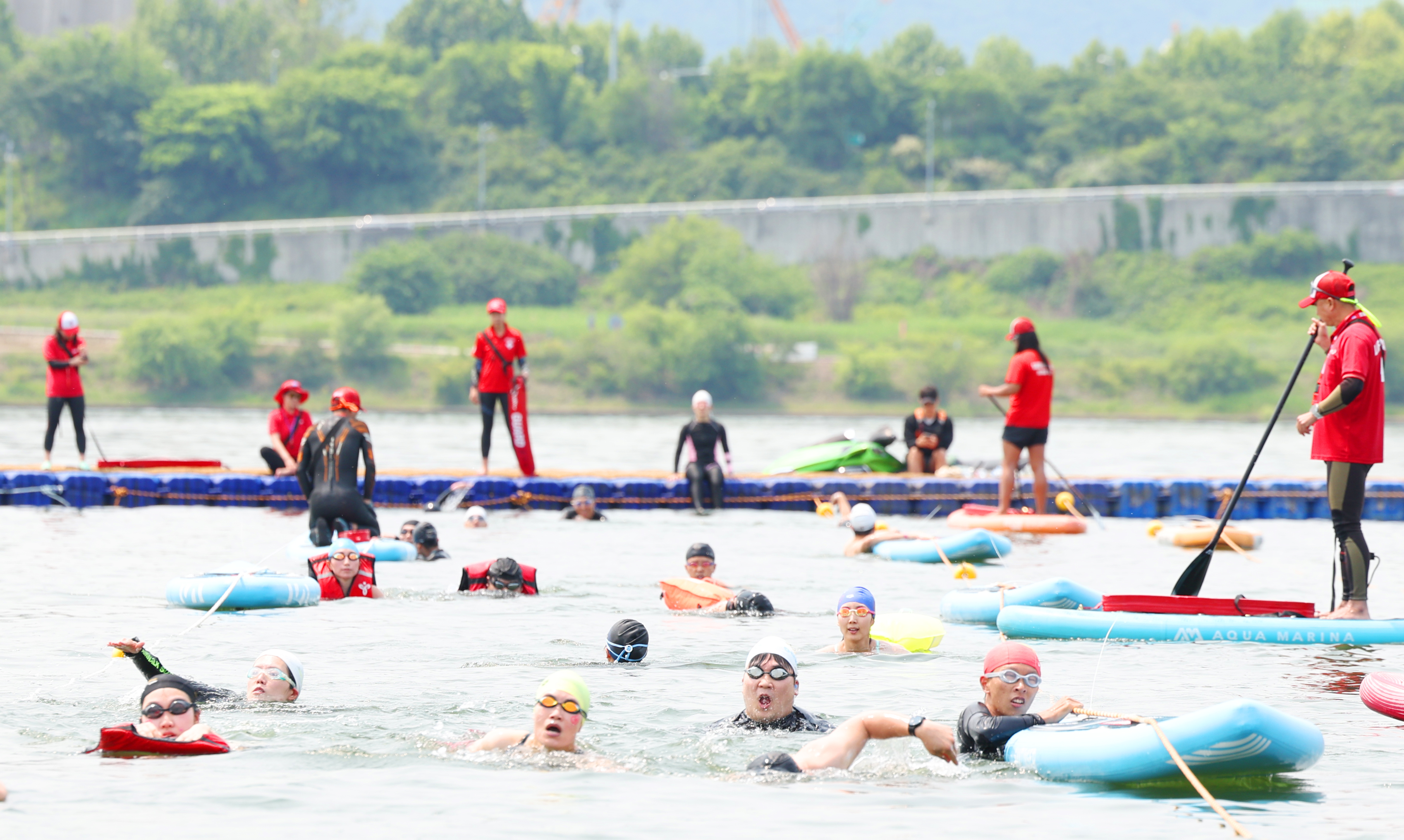 Participants in the My Pace Hangang Triathlon Festival on May 30 swim around Ttukseom Hangang River Park in Seoul.