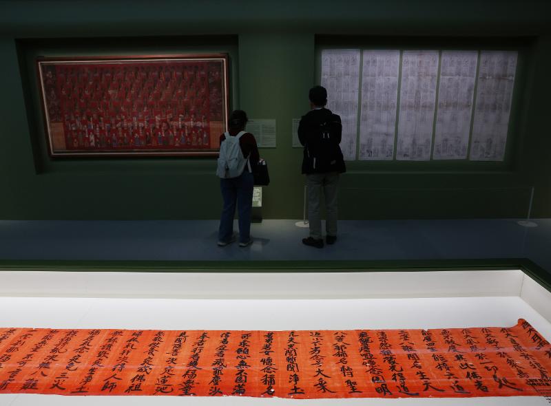 Two visitors to the exhibition 