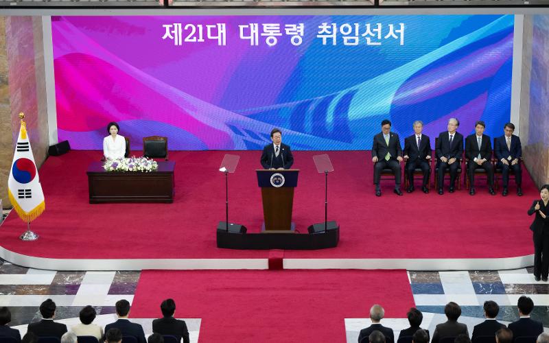 President Lee on June 4 delivers a speech at his inauguration as the nation's 21st head of state at Rotunda Hall of the National Assembly in Seoul's Yeongdeungpo-gu District. 