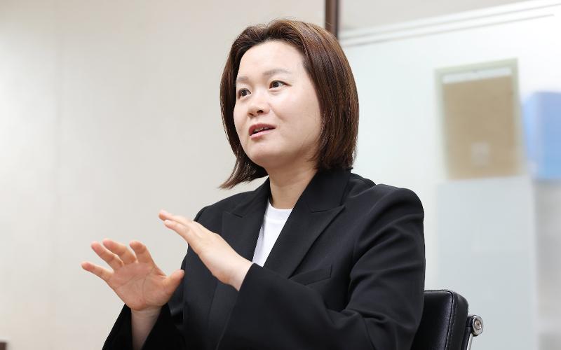 ▲ 한국 여성 최초로 아시아올림픽평의회 집행위원에 선출된 박주희 국제스포츠전략위원회 이사장이 13일 오후 서울 강남구 국제스포츠전략위원회 사무실에서 코리아넷과 인터뷰를 하고 있는 모습. 이정우 기자 b1614409@korea.kr