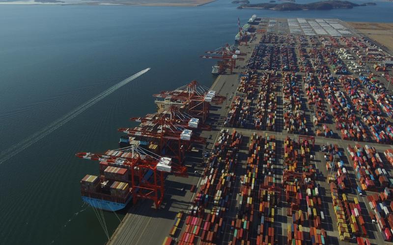 Information and communications technology exports in the first half of the year reached USD 115.16 billion, the second-best performance for the period in history. (Yeosu Gwangyang Port Authority)