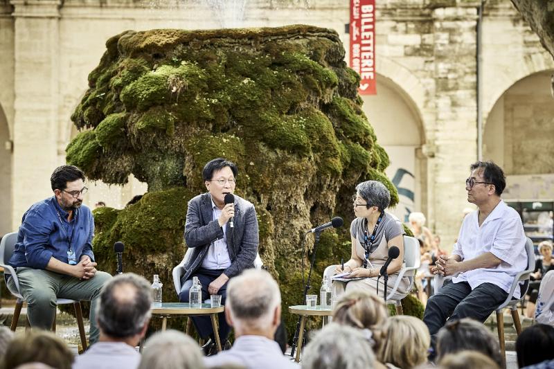 Korean is the official invited language for next year's Avignon Festival of France, the world's largest event for the performing Arts. Shown are the festival's artistic director Tiago Rodrigues (left); Kim Jang-ho (second from left), president of the Korea Arts Management Service (KAMS); and representatives from the Seoul Performing Arts Festival in Avignon in France. (KAMS)  