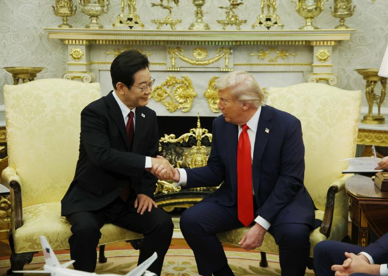 President Lee Jae Myung (left) on Aug. 25 and U.S. President Donald Trump exchange a handshake at their bilateral summit hosted by the White House in Washington.  
