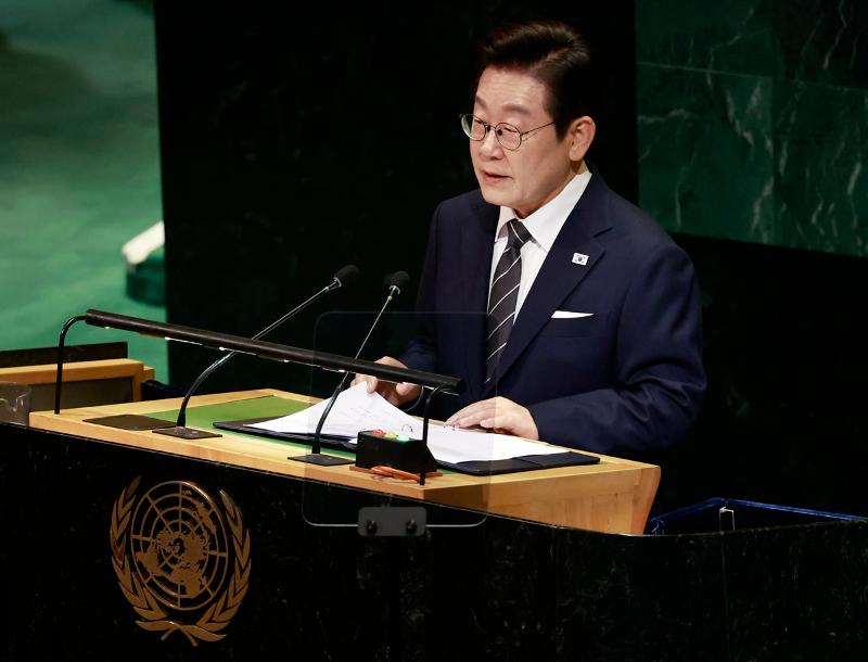  President Lee Jae Myung on Sept. 23 gives a keynote speech at the United Nations General Assembly in New York. (Yonhap News)