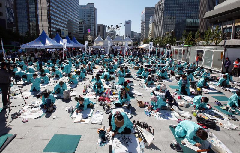 To mark the 579th Hangeul Day, events from Oct. 9-18 are scheduled across the country. Shown is a related celebration at Gwanghwamun Square in Seoul's Jongno-gu District. (Korea.net DB)  