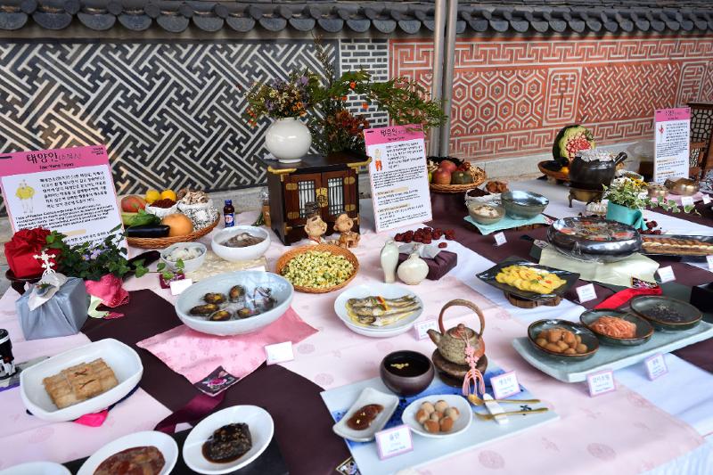 This exhibition at the traditional food festival on Oct. 18 at Unhyeongung Palace in Seoul's Jongno-gu District will feature the dietary habits of the Joseon era and ingredients suited for each constitution, including foods recommended for health (shown). 