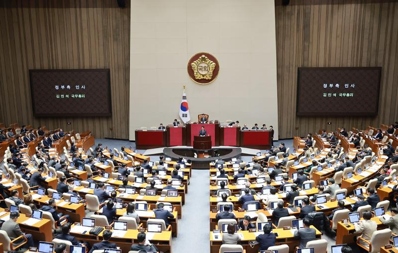 Prime Minister Kim Min-seok on Dec. 2 speaks after the National Assembly passes the revised 2026 budget bill at a plenary session. (Yonhap News)  