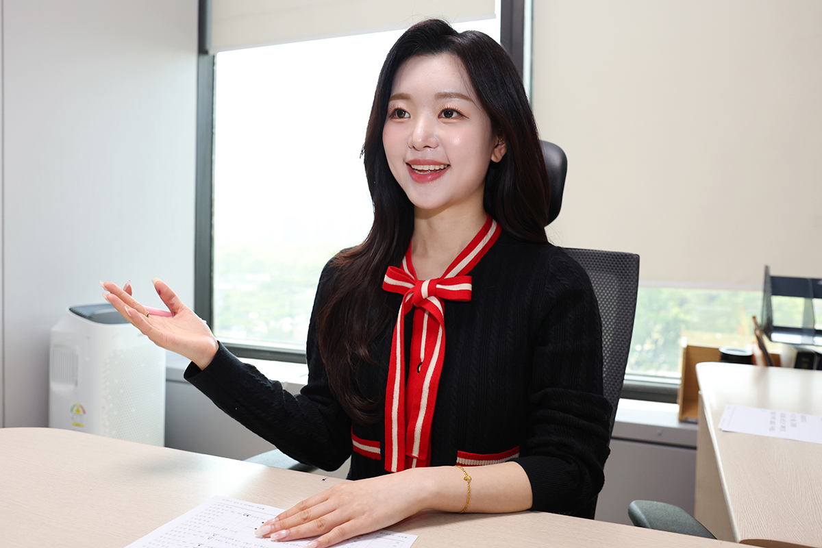 Roh Heeji on April 15 discusses the challenges she has faced in becoming a news announcer.